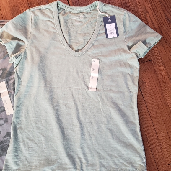 Universal Thread Tshirt Bundle - Picture 2 of 5